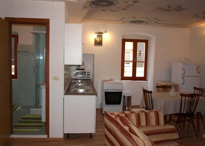 Apartment 52