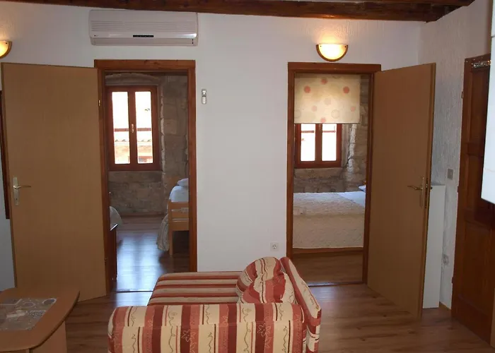 Apartment 52