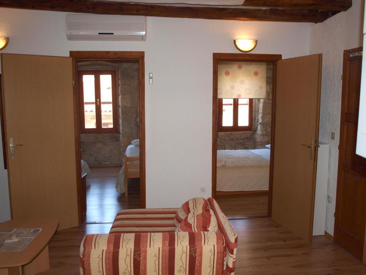 52 Apartment